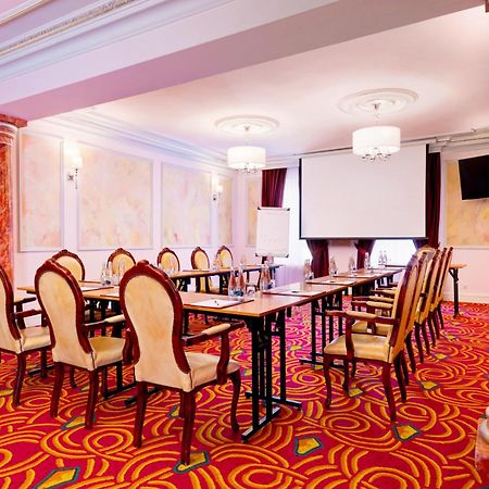 Palacyk Otrebusy Business & Spa Экстерьер фото