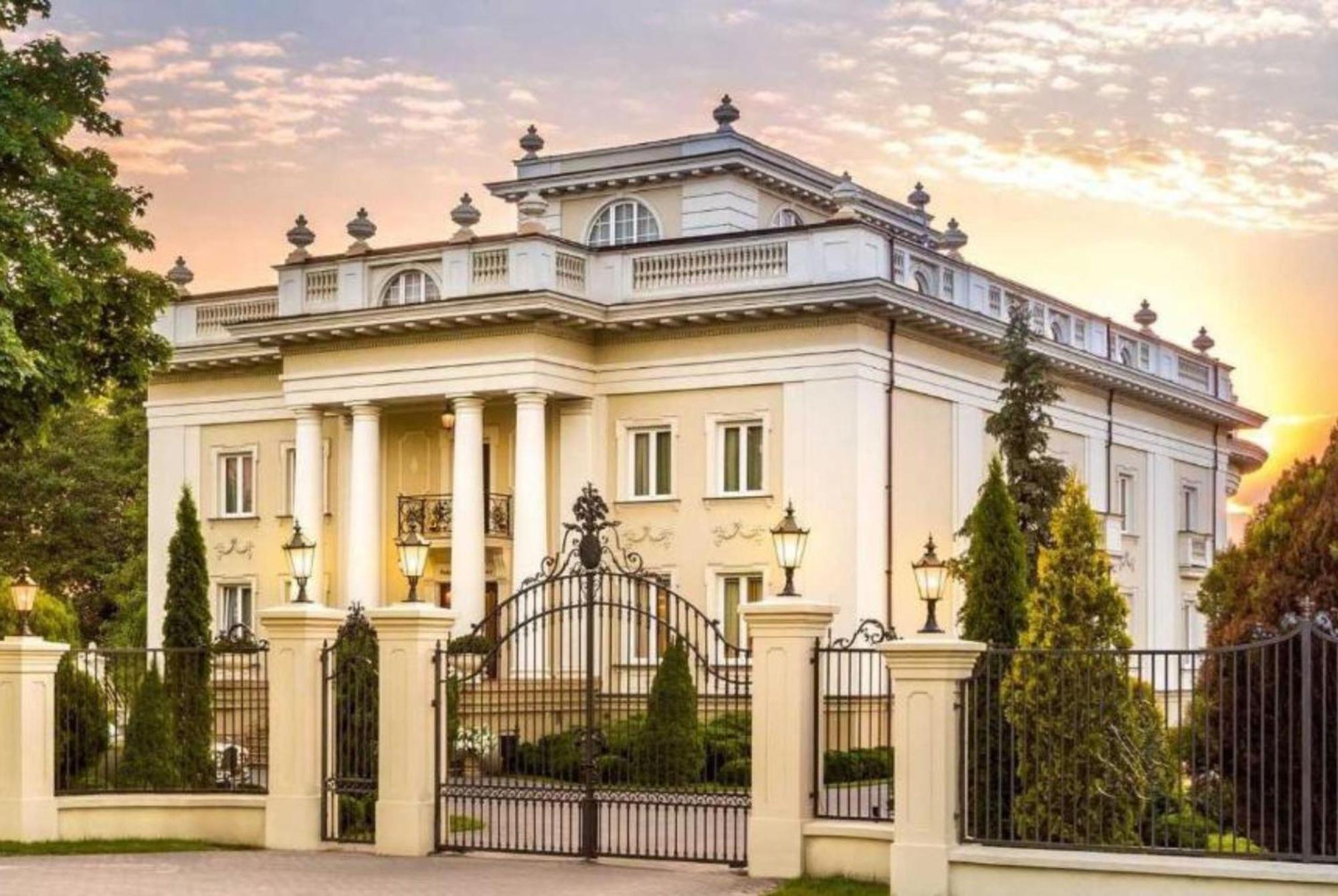 Palacyk Otrebusy Business & Spa Экстерьер фото