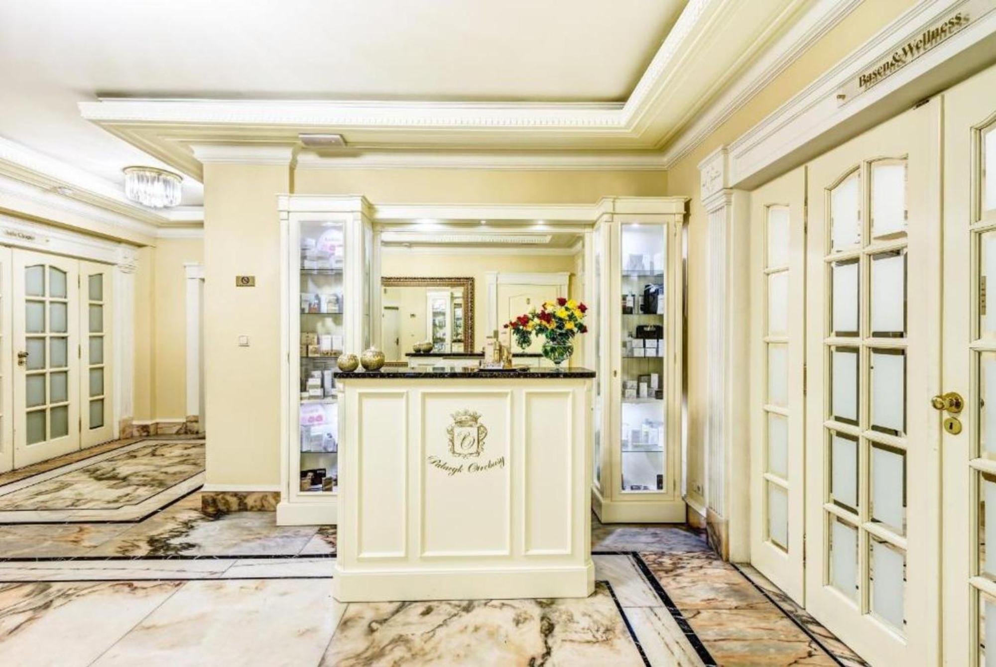 Palacyk Otrebusy Business & Spa Экстерьер фото
