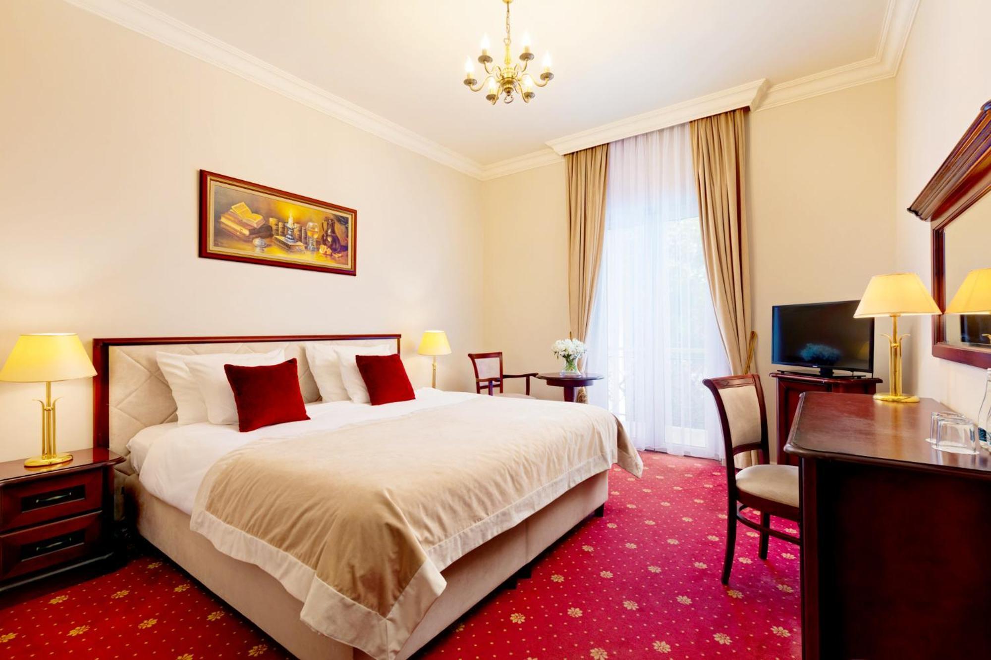 Palacyk Otrebusy Business & Spa Экстерьер фото