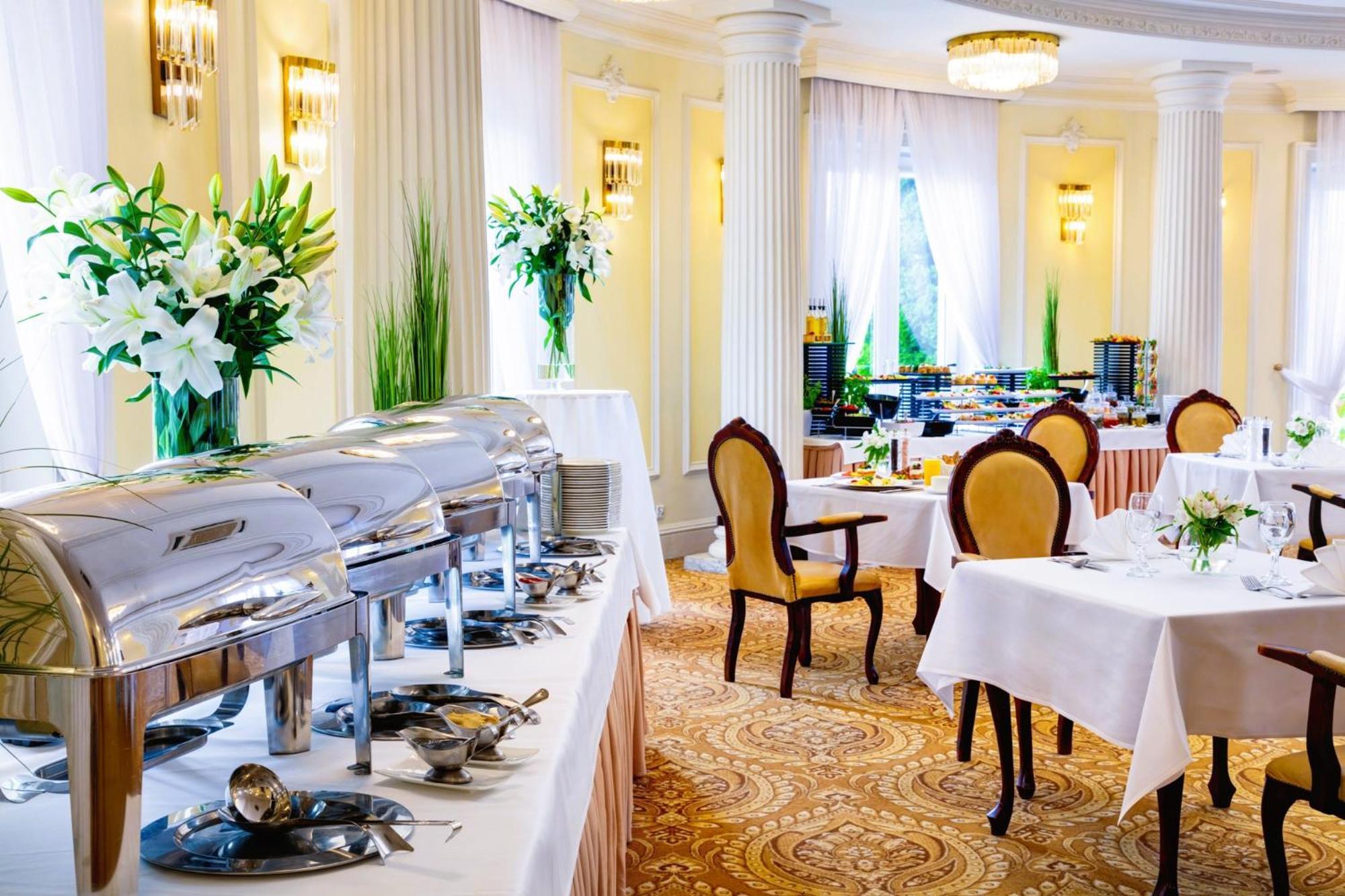 Palacyk Otrebusy Business & Spa Экстерьер фото