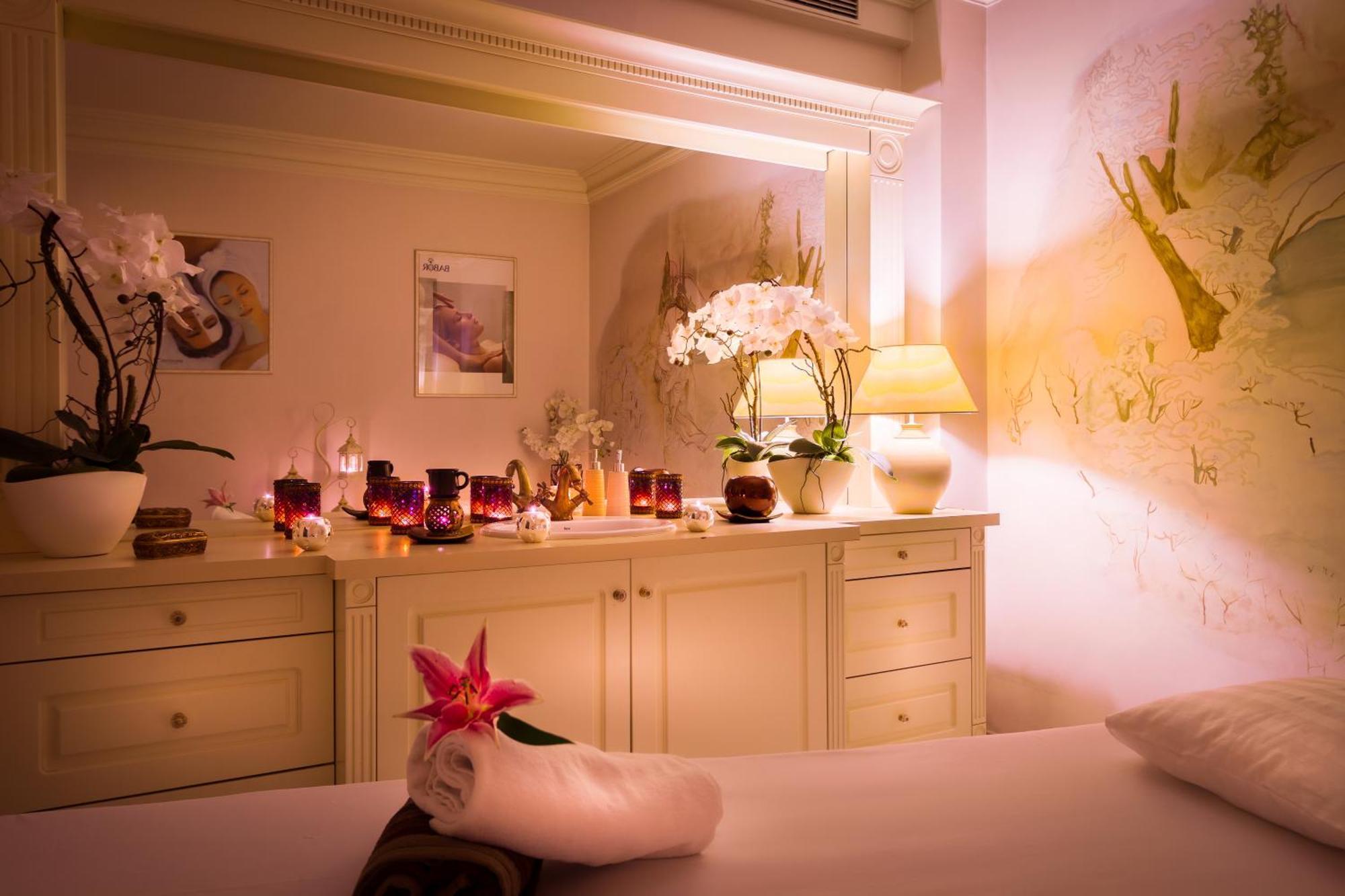 Palacyk Otrebusy Business & Spa Экстерьер фото
