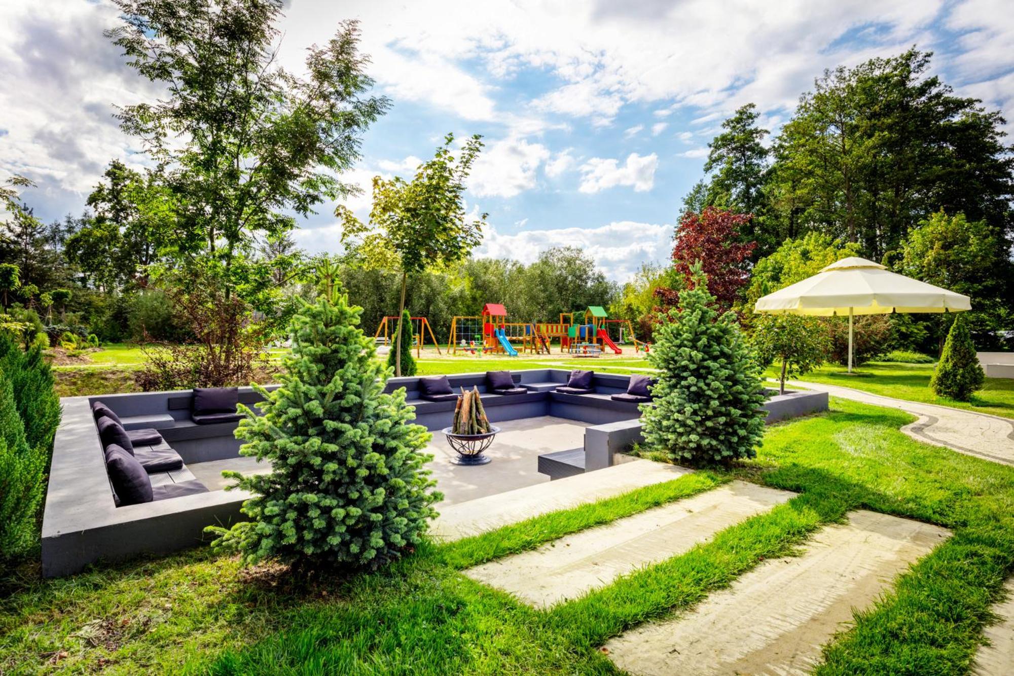 Palacyk Otrebusy Business & Spa Экстерьер фото